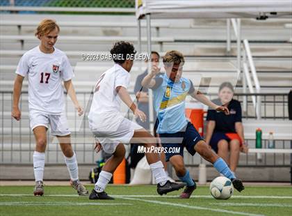 Thumbnail 2 in Lopez vs. Glenn (UIL Soccer 5A Region IV Regional Final) photogallery.