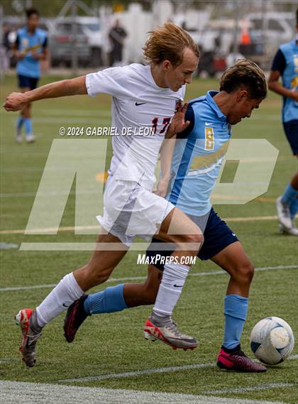 Thumbnail 3 in Lopez vs. Glenn (UIL Soccer 5A Region IV Regional Final) photogallery.