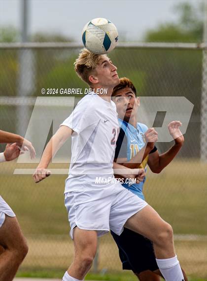 Thumbnail 3 in Lopez vs. Glenn (UIL Soccer 5A Region IV Regional Final) photogallery.