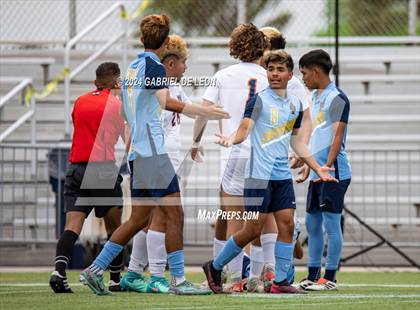 Thumbnail 3 in Lopez vs. Glenn (UIL Soccer 5A Region IV Regional Final) photogallery.