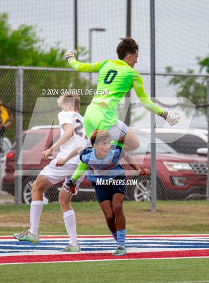 Thumbnail 1 in Lopez vs. Glenn (UIL Soccer 5A Region IV Regional Final) photogallery.
