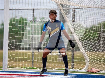 Thumbnail 1 in Lopez vs. Glenn (UIL Soccer 5A Region IV Regional Final) photogallery.