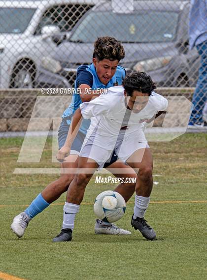 Thumbnail 1 in Lopez vs. Glenn (UIL Soccer 5A Region IV Regional Final) photogallery.