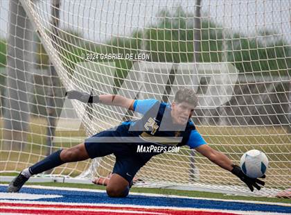 Thumbnail 3 in Lopez vs. Glenn (UIL Soccer 5A Region IV Regional Final) photogallery.