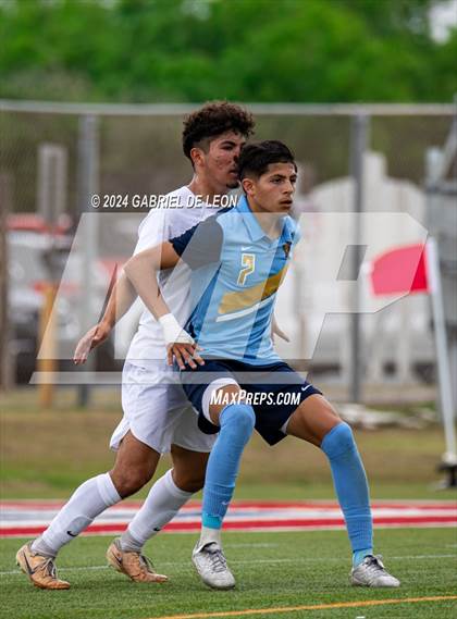 Thumbnail 2 in Lopez vs. Glenn (UIL Soccer 5A Region IV Regional Final) photogallery.