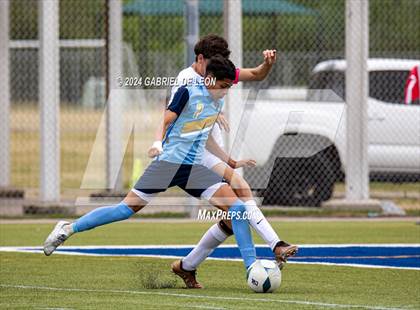 Thumbnail 2 in Lopez vs. Glenn (UIL Soccer 5A Region IV Regional Final) photogallery.