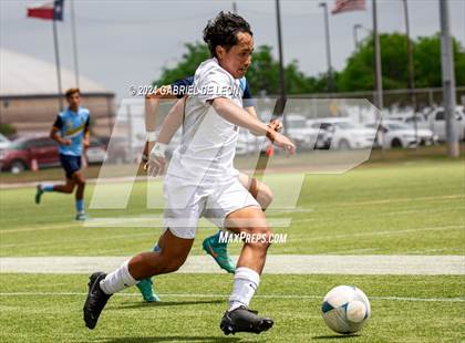 Thumbnail 2 in Lopez vs. Glenn (UIL Soccer 5A Region IV Regional Final) photogallery.