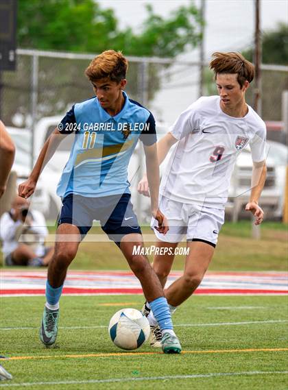 Thumbnail 1 in Lopez vs. Glenn (UIL Soccer 5A Region IV Regional Final) photogallery.