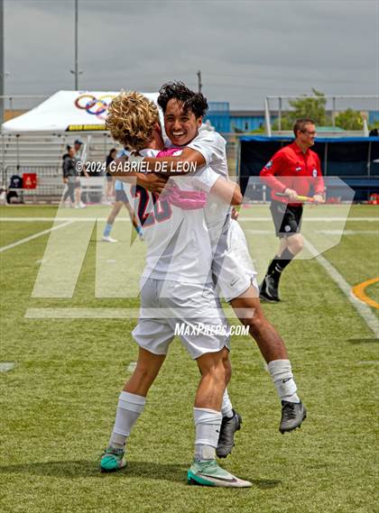 Thumbnail 3 in Lopez vs. Glenn (UIL Soccer 5A Region IV Regional Final) photogallery.