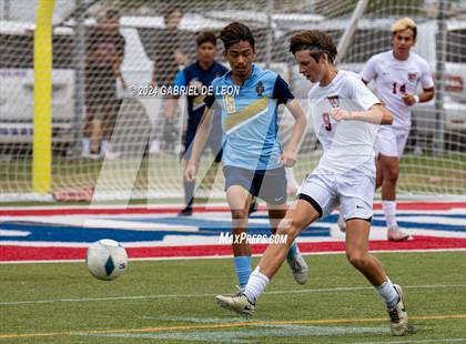 Thumbnail 2 in Lopez vs. Glenn (UIL Soccer 5A Region IV Regional Final) photogallery.