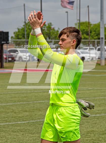 Thumbnail 1 in Lopez vs. Glenn (UIL Soccer 5A Region IV Regional Final) photogallery.
