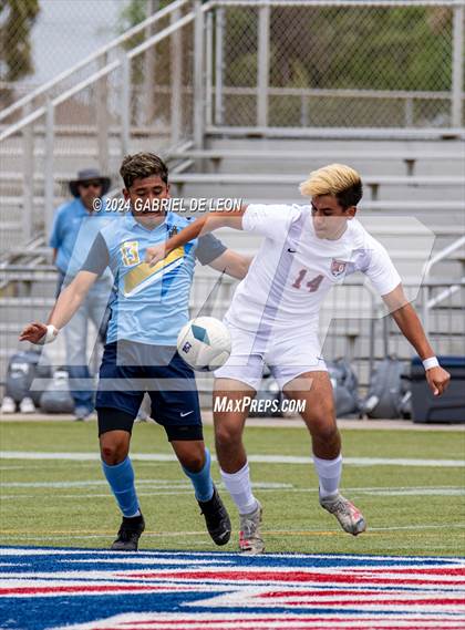 Thumbnail 3 in Lopez vs. Glenn (UIL Soccer 5A Region IV Regional Final) photogallery.