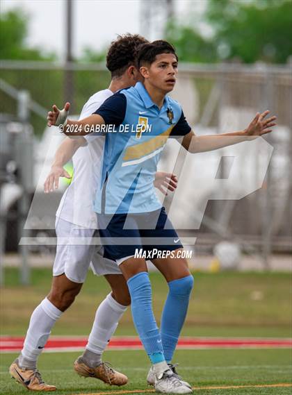 Thumbnail 3 in Lopez vs. Glenn (UIL Soccer 5A Region IV Regional Final) photogallery.