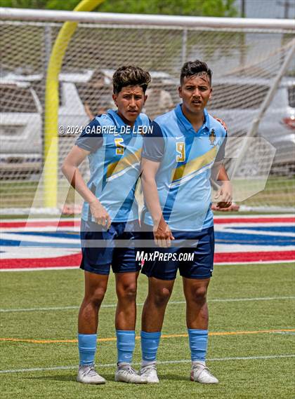 Thumbnail 2 in Lopez vs. Glenn (UIL Soccer 5A Region IV Regional Final) photogallery.