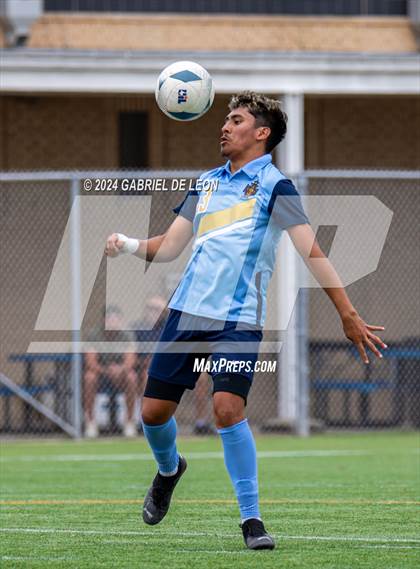 Thumbnail 2 in Lopez vs. Glenn (UIL Soccer 5A Region IV Regional Final) photogallery.