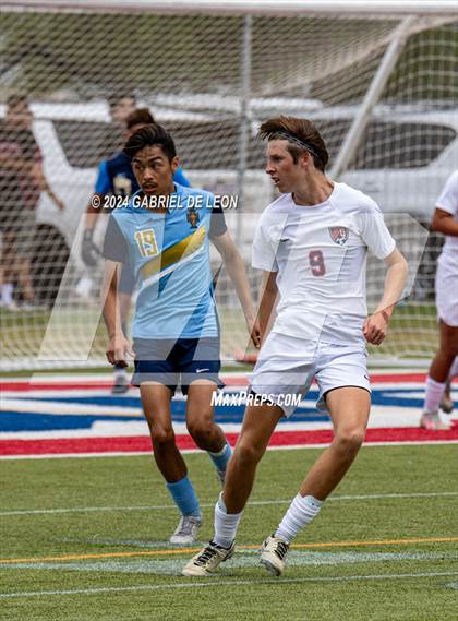 Thumbnail 3 in Lopez vs. Glenn (UIL Soccer 5A Region IV Regional Final) photogallery.