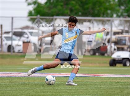 Thumbnail 1 in Lopez vs. Glenn (UIL Soccer 5A Region IV Regional Final) photogallery.
