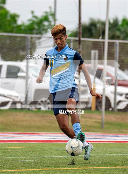 Thumbnail 3 in Lopez vs. Glenn (UIL Soccer 5A Region IV Regional Final) photogallery.
