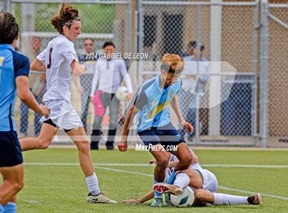 Thumbnail 2 in Lopez vs. Glenn (UIL Soccer 5A Region IV Regional Final) photogallery.