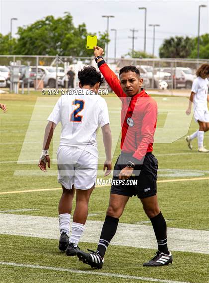 Thumbnail 2 in Lopez vs. Glenn (UIL Soccer 5A Region IV Regional Final) photogallery.