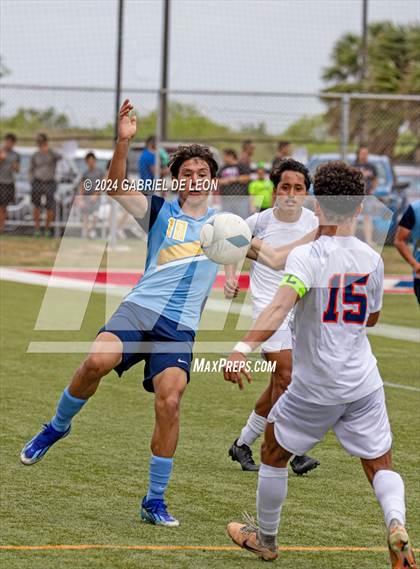 Thumbnail 3 in Lopez vs. Glenn (UIL Soccer 5A Region IV Regional Final) photogallery.
