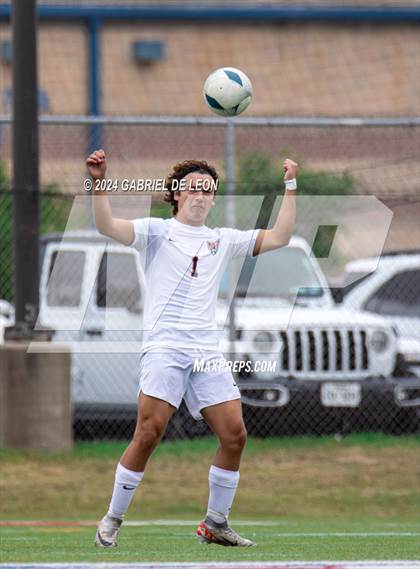 Thumbnail 1 in Lopez vs. Glenn (UIL Soccer 5A Region IV Regional Final) photogallery.