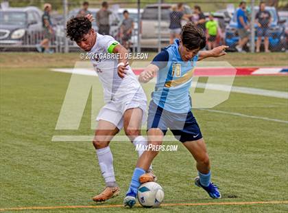 Thumbnail 2 in Lopez vs. Glenn (UIL Soccer 5A Region IV Regional Final) photogallery.