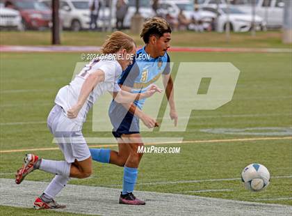 Thumbnail 2 in Lopez vs. Glenn (UIL Soccer 5A Region IV Regional Final) photogallery.
