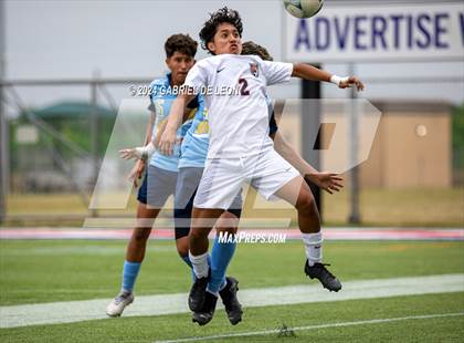 Thumbnail 2 in Lopez vs. Glenn (UIL Soccer 5A Region IV Regional Final) photogallery.