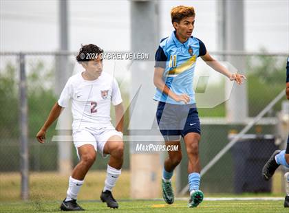 Thumbnail 1 in Lopez vs. Glenn (UIL Soccer 5A Region IV Regional Final) photogallery.