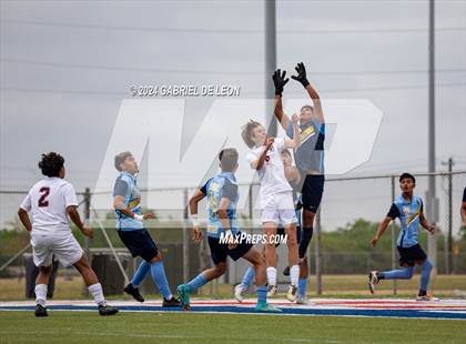 Thumbnail 1 in Lopez vs. Glenn (UIL Soccer 5A Region IV Regional Final) photogallery.
