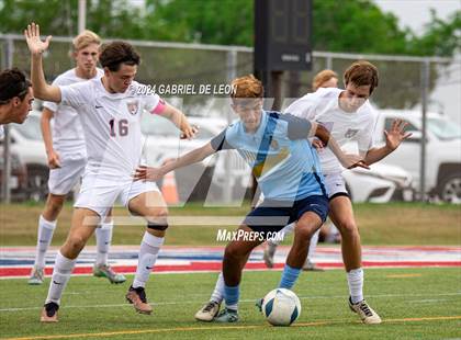 Thumbnail 2 in Lopez vs. Glenn (UIL Soccer 5A Region IV Regional Final) photogallery.