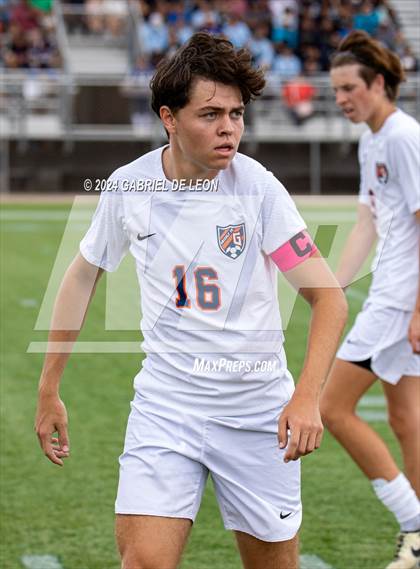 Thumbnail 2 in Lopez vs. Glenn (UIL Soccer 5A Region IV Regional Final) photogallery.