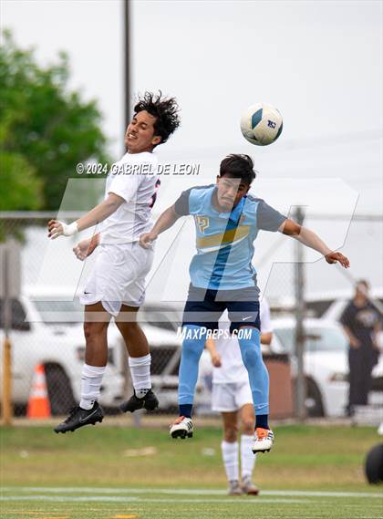 Thumbnail 3 in Lopez vs. Glenn (UIL Soccer 5A Region IV Regional Final) photogallery.