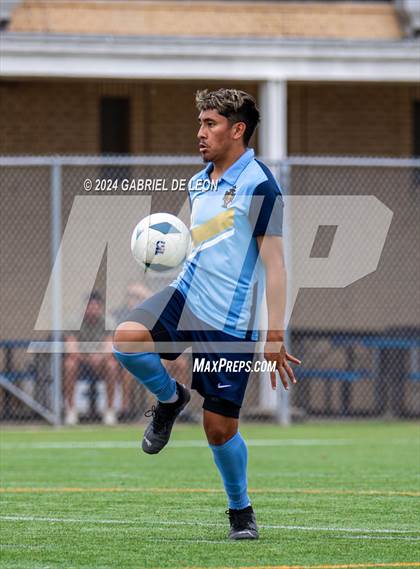 Thumbnail 3 in Lopez vs. Glenn (UIL Soccer 5A Region IV Regional Final) photogallery.
