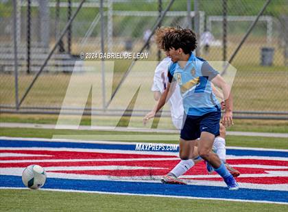 Thumbnail 2 in Lopez vs. Glenn (UIL Soccer 5A Region IV Regional Final) photogallery.