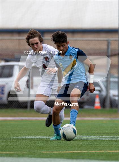 Thumbnail 2 in Lopez vs. Glenn (UIL Soccer 5A Region IV Regional Final) photogallery.