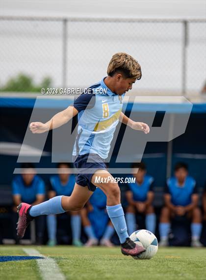 Thumbnail 3 in Lopez vs. Glenn (UIL Soccer 5A Region IV Regional Final) photogallery.