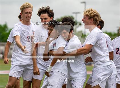 Thumbnail 1 in Lopez vs. Glenn (UIL Soccer 5A Region IV Regional Final) photogallery.