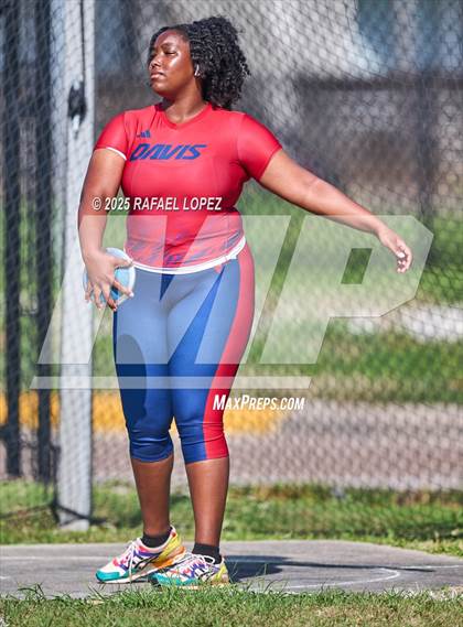 Thumbnail 1 in Panther Relays (Discus) photogallery.