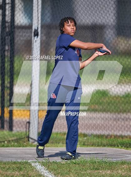 Thumbnail 2 in Panther Relays (Discus) photogallery.