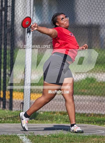 Thumbnail 2 in Panther Relays (Discus) photogallery.