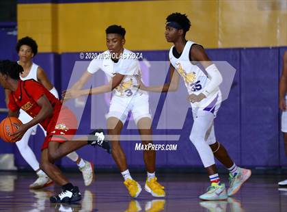 Thumbnail 3 in Dominguez vs. Lynwood photogallery.