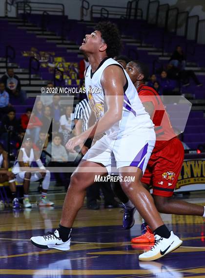 Thumbnail 2 in Dominguez vs. Lynwood photogallery.