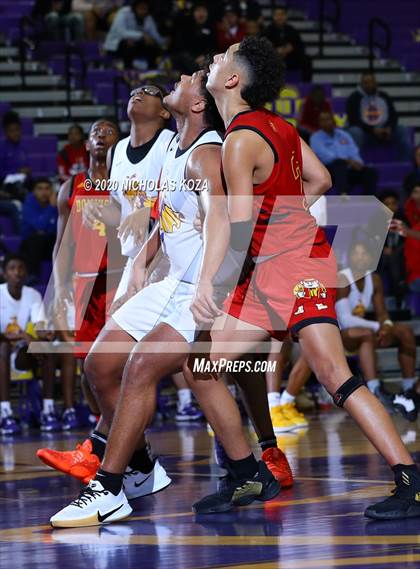 Thumbnail 3 in Dominguez vs. Lynwood photogallery.