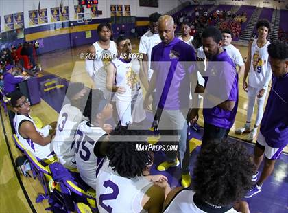 Thumbnail 2 in Dominguez vs. Lynwood photogallery.