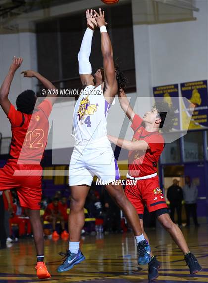 Thumbnail 3 in Dominguez vs. Lynwood photogallery.