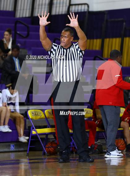 Thumbnail 2 in Dominguez vs. Lynwood photogallery.
