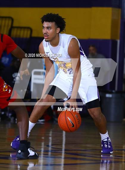 Thumbnail 3 in Dominguez vs. Lynwood photogallery.