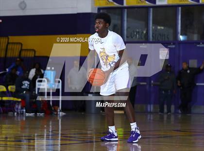 Thumbnail 2 in Dominguez vs. Lynwood photogallery.
